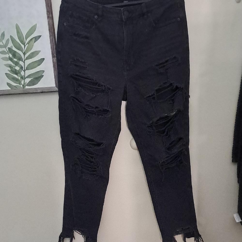 American Eagle Strigid Distressed Black Jeans